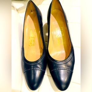 Vintage Salvatore Ferragamo leather pumps